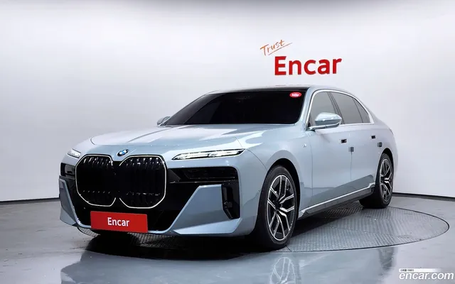 BMW 7 Series (G70) 740i xDrive M — миниатюра 1