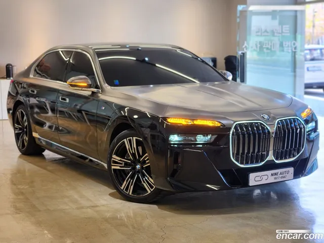 BMW i7 (G70) xDrive 60 M — миниатюра 1