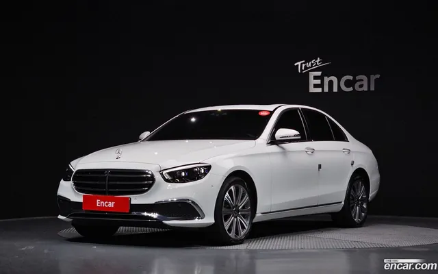 Mercedes-Benz E-Class (W213) E300e 4MATIC — миниатюра 1