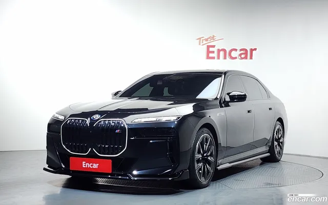 BMW i7 (G70) M70 xDrive — миниатюра 1