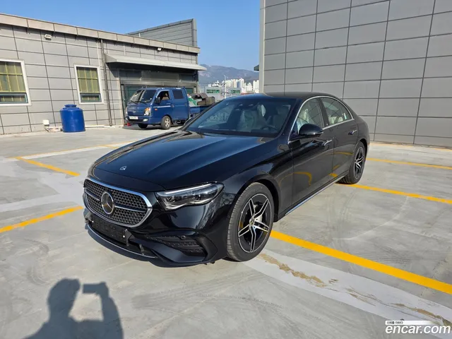 Mercedes-Benz E-Class (W214) E300 4MATIC AMG Line — миниатюра 1