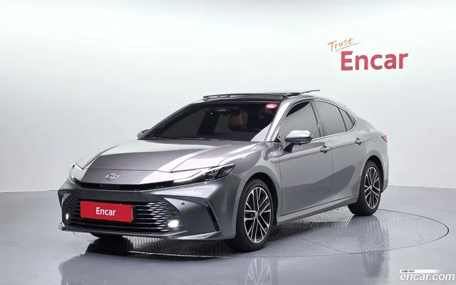 Toyota (XV80) 2.5 XLE — миниатюра 1