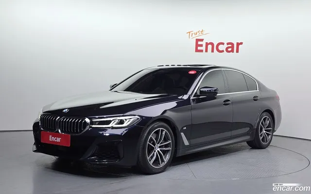 BMW 5 Series (G30) 520i M — миниатюра 1