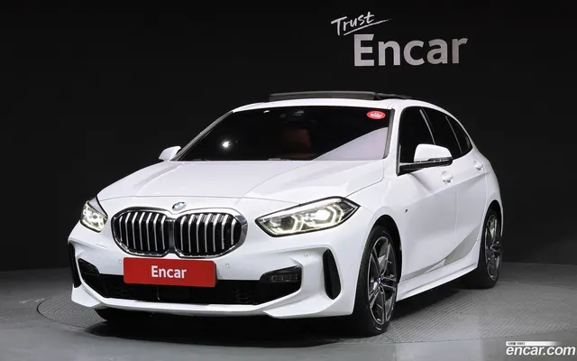 BMW 1 Series (F40) 118d M — миниатюра 1