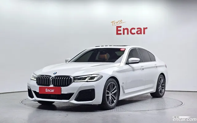 BMW 5 Series (G30) 520i M — миниатюра 1