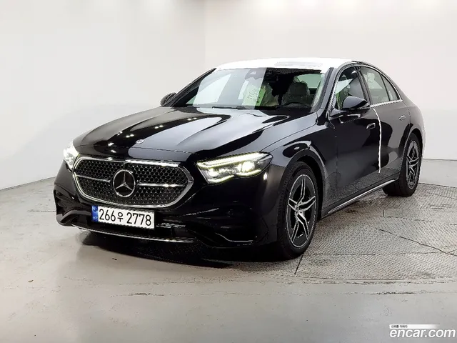 Mercedes-Benz E-Class (W214) E300 4MATIC AMG Line — миниатюра 1