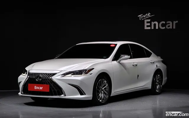 Lexus ES 300h — миниатюра 1