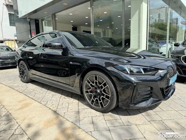 BMW i4 eDrive40 M — миниатюра 1