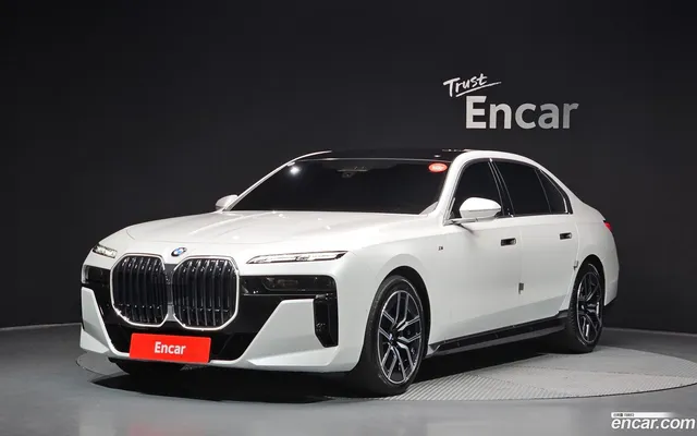 BMW 7 Series (G70) 740i xDrive M — миниатюра 1