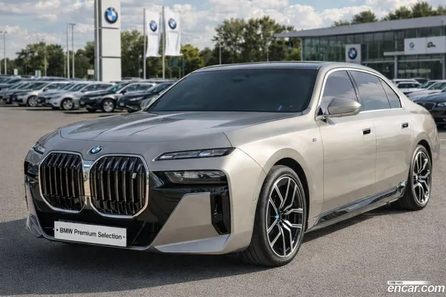 BMW i7 (G70) eDrive 50 M — миниатюра 1