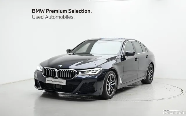 BMW 5 Series (G30) 520i M — миниатюра 1