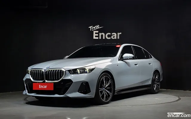 BMW 5 Series (G60) 530i xDrive M — миниатюра 1