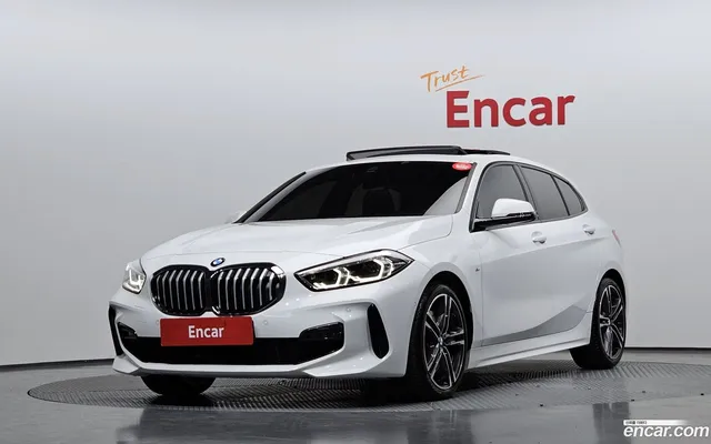 BMW 1 Series (F40) 120i M — миниатюра 1