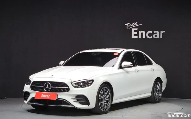Mercedes-Benz E-Class (W213) E220d 4MATIC AMG Line — миниатюра 1