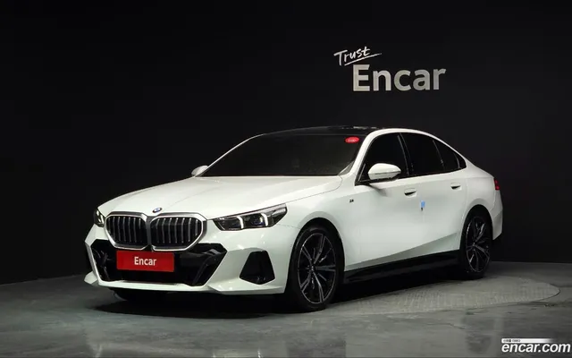 BMW 5 Series (G60) 530i xDrive M — миниатюра 1