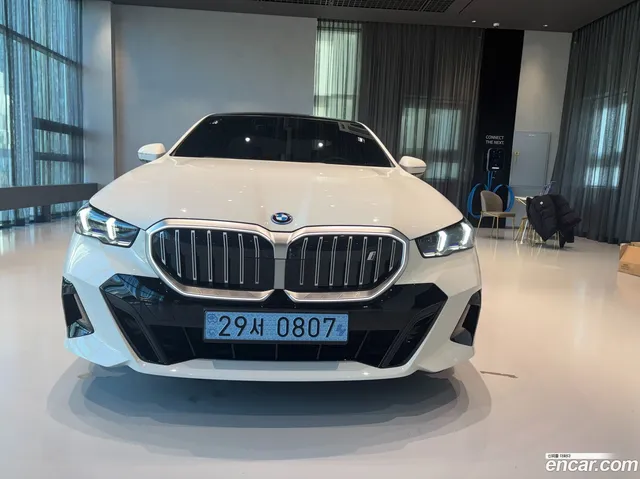 BMW i5 (G60) eDrive 40 M — миниатюра 1