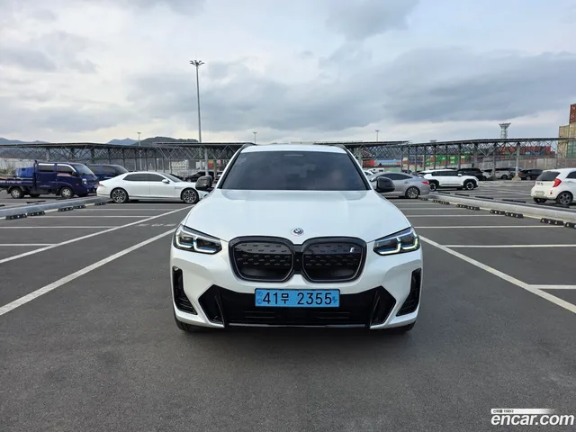 BMW iX3 M — миниатюра 1