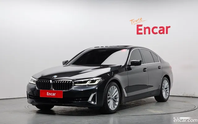 BMW 5 Series (G30) 520i — миниатюра 1