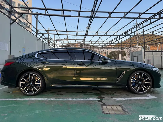 BMW 8 (G15) M850i xDrive — миниатюра 1