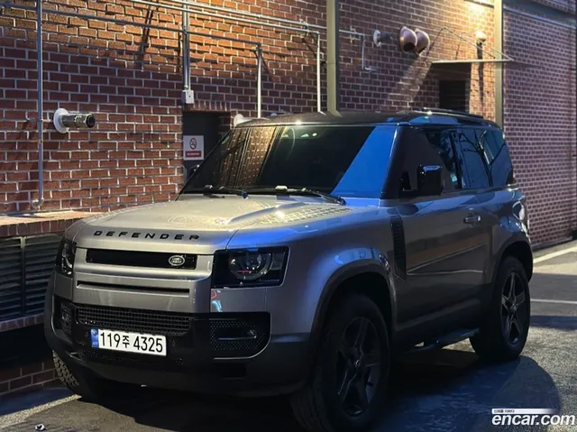 Land Rover (L663) 90 D250 SE — миниатюра 1