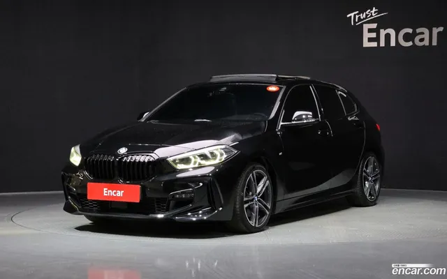BMW 1 Series (F40) 120i M — миниатюра 1