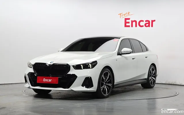 BMW 5 Series (G60) 530i xDrive M — миниатюра 1