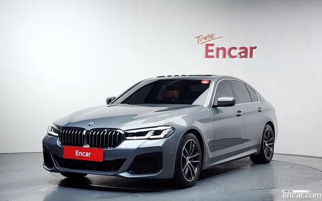 BMW 5 Series (G30) 520i M — миниатюра 1