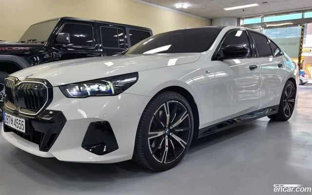 BMW 5 Series (G60) 530i xDrive M — миниатюра 1