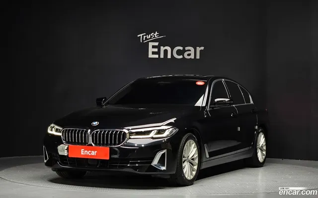 BMW 5 Series (G30) 520i — миниатюра 1