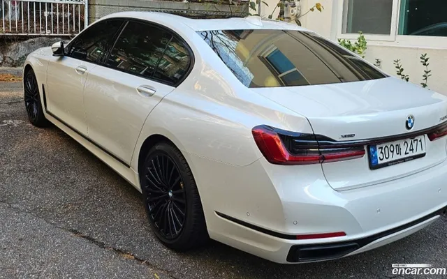 BMW 7 Series (G11) 740Li xDrive — миниатюра 1
