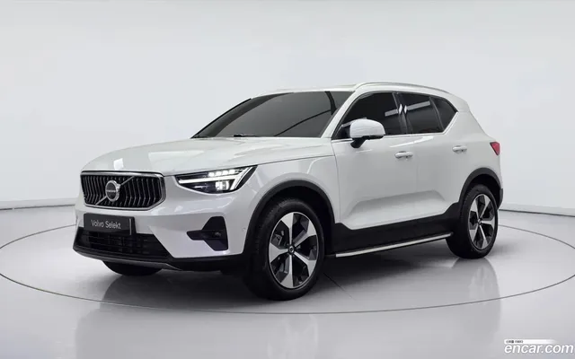 Volvo XC40 B4 — миниатюра 1