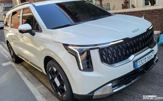 Kia Carnival HEV 9 — миниатюра 1