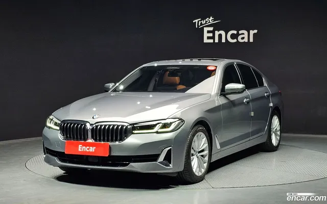 BMW 5 Series (G30) 520i — миниатюра 1