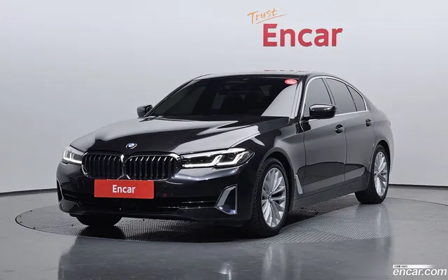 BMW 5 Series (G30) 530i — миниатюра 1