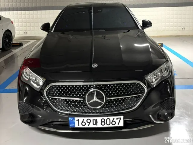 Mercedes-Benz E-Class (W214) E200 — миниатюра 1