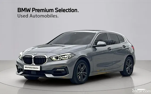 BMW 1 Series (F40) 120i — миниатюра 1