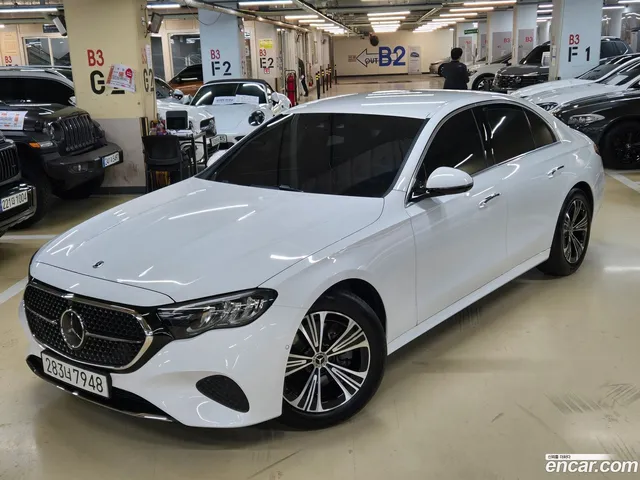 Mercedes-Benz E-Class (W214) E200 — миниатюра 1