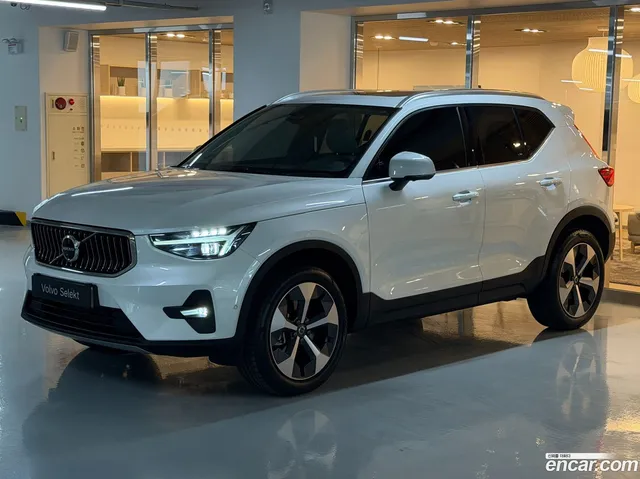 Volvo XC40 B4 — миниатюра 1