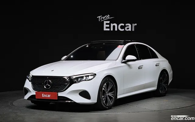 Mercedes-Benz E-Class (W214) E200 — миниатюра 1