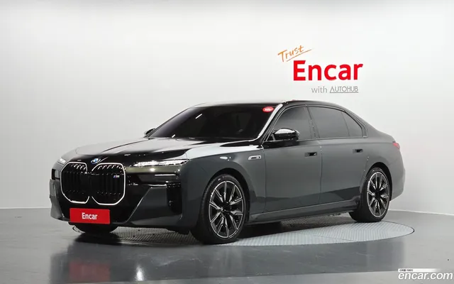 BMW i7 (G70) M70 xDrive M — миниатюра 1