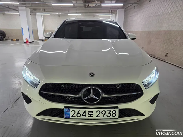 Mercedes-Benz A-Class (W177) A220 — миниатюра 1