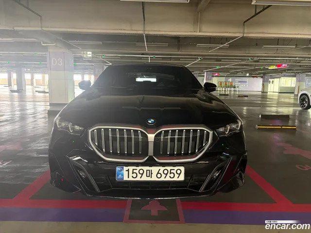 BMW 5 Series (G60) 523d M — миниатюра 1