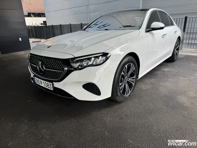 Mercedes-Benz E-Class (W214) E200 — миниатюра 1