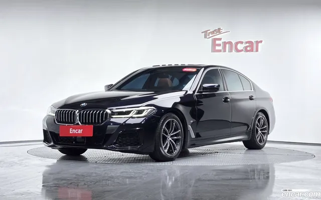 BMW 5 Series (G30) 520i M — миниатюра 1