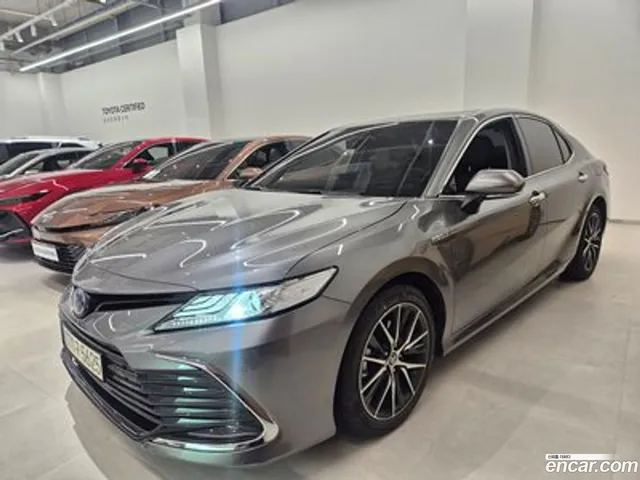 Toyota Camry (XV70) 2.5 XLE — миниатюра 1