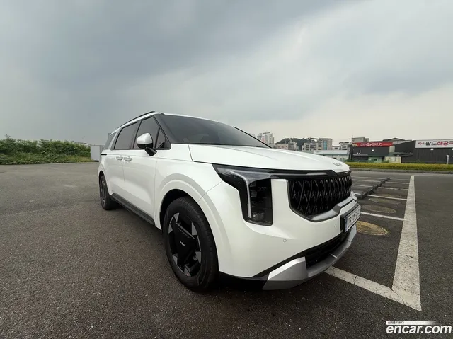 Kia Carnival HEV 9 — миниатюра 1