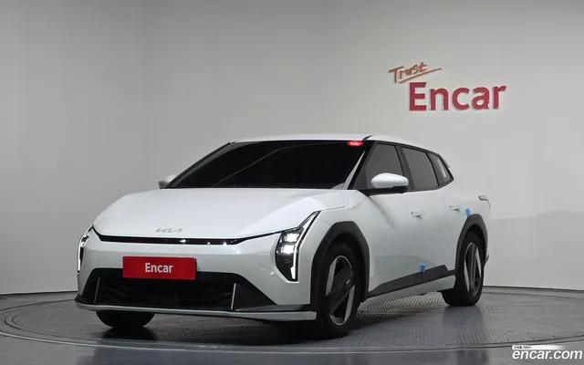 Kia EV4 2WD — миниатюра 1