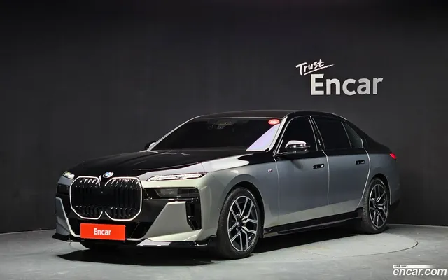 BMW 7 Series (G70) 740d xDrive M — миниатюра 1