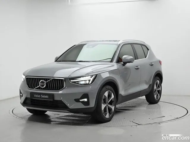 Volvo XC40 B4 — миниатюра 1