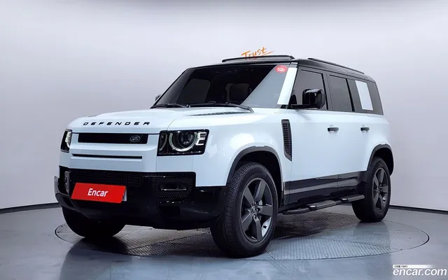 Land Rover (L663) 110 D300 X- HSE — миниатюра 1